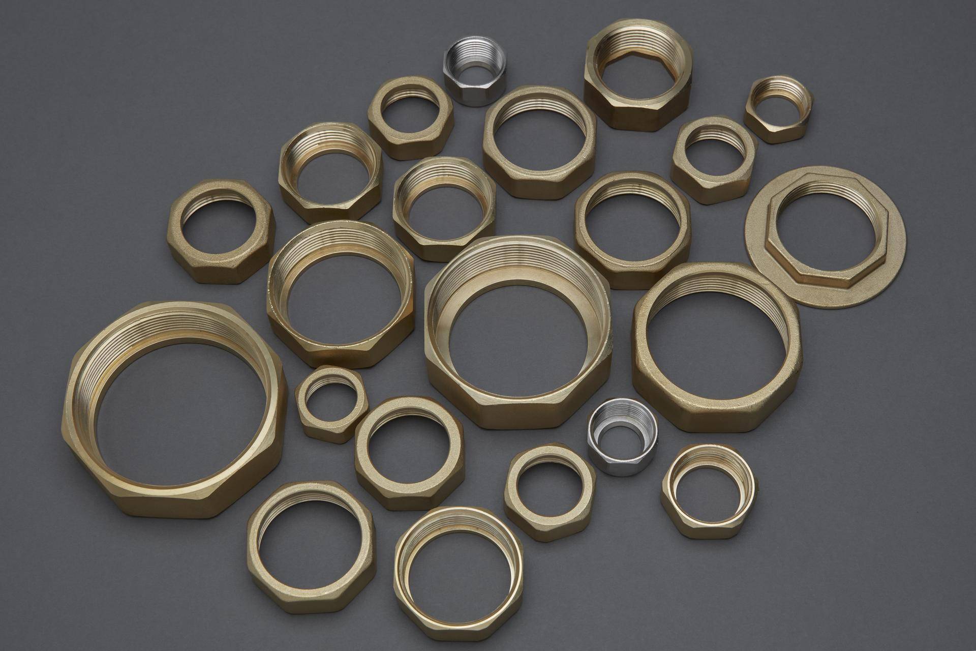 Muttern und Gegenmuttern